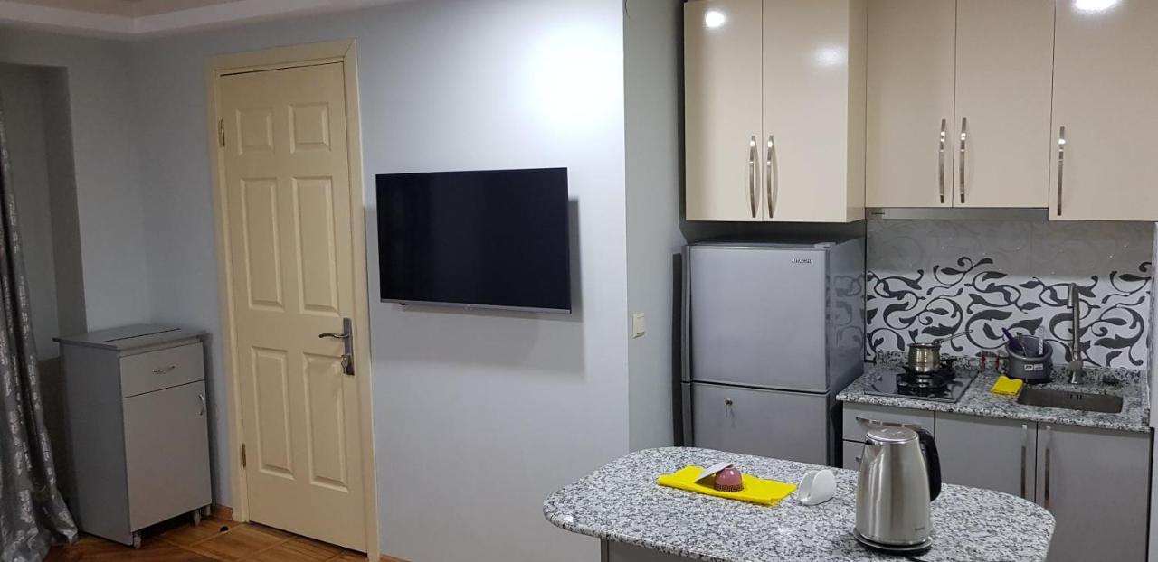 Apartament Shushana Batumi Exteriör bild